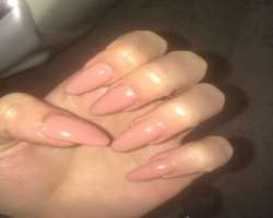 Safaa is a big fan of nail arts and often gets it done through expert.